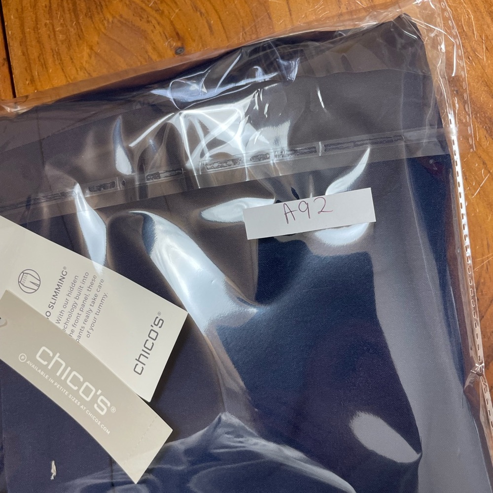 NWT Chico’s Pull On Trousers Brigitte Slim Crop Size Small 4 Navy Blue Stretch - Picture 8 of 8